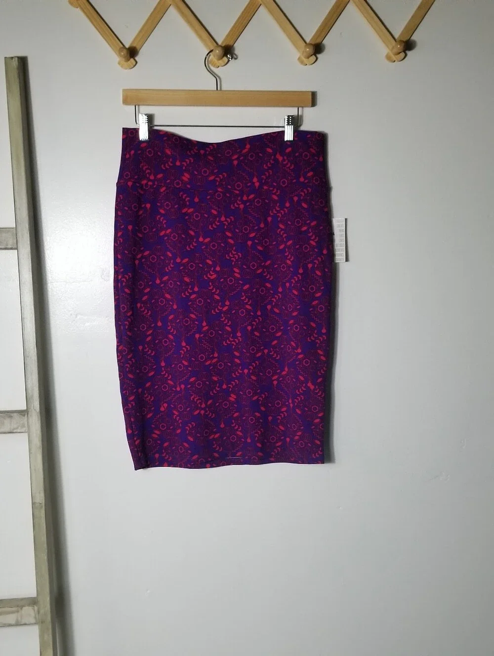 NWT LULAROE WOMEN'S PURPLE AND PINK CASSIE SKIRT SIZE LARGE